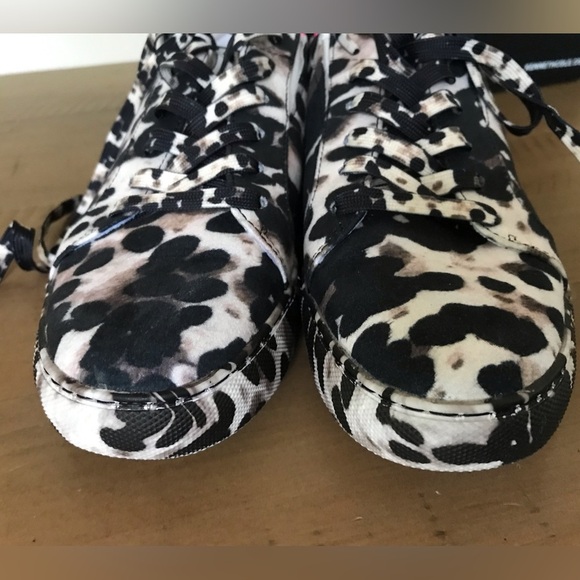Kenneth Cole New York Kam Eo Animal Print Sneaker - size 7 - Picture 10 of 13